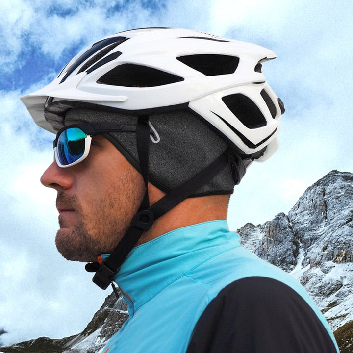 Wintermütze für unter dem Helm mit elastischem Stoff