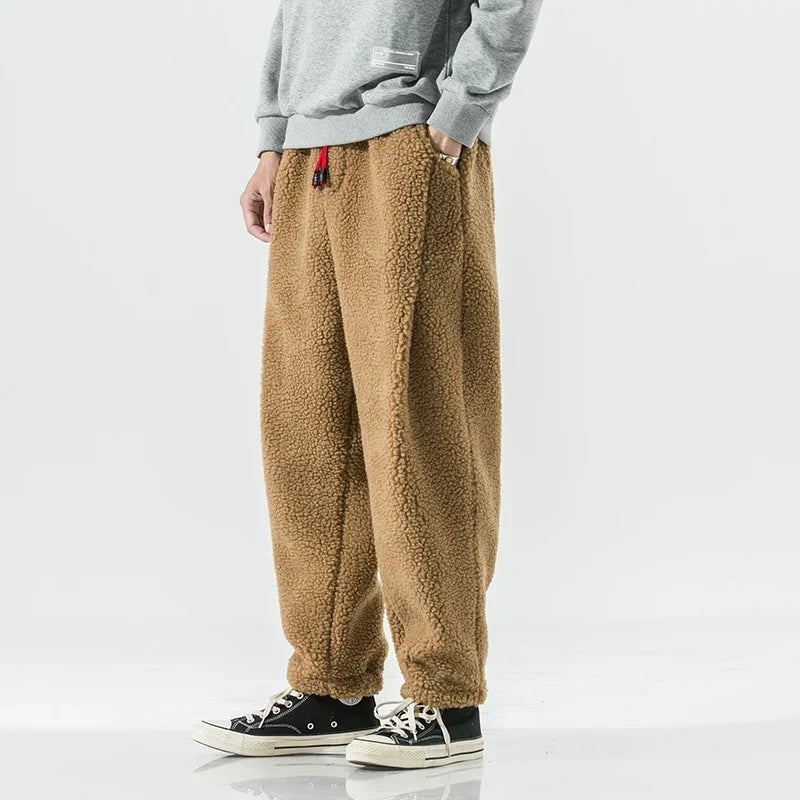 Men’s sweatpants with drawstring and pockets