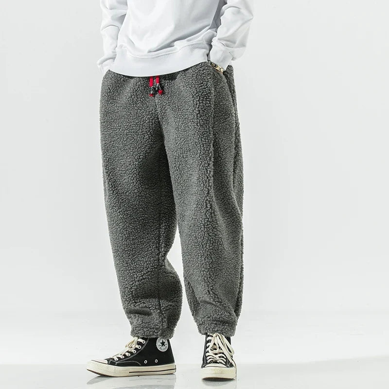 Men’s sweatpants with drawstring and pockets