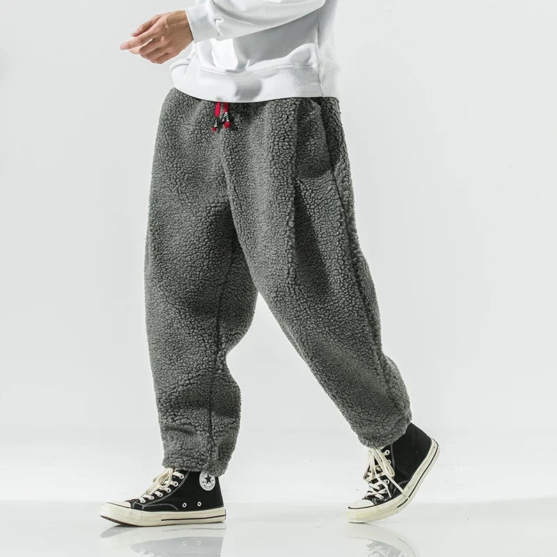 Men’s sweatpants with drawstring and pockets