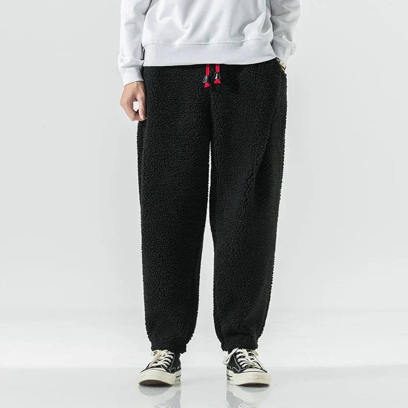 Men’s sweatpants with drawstring and pockets