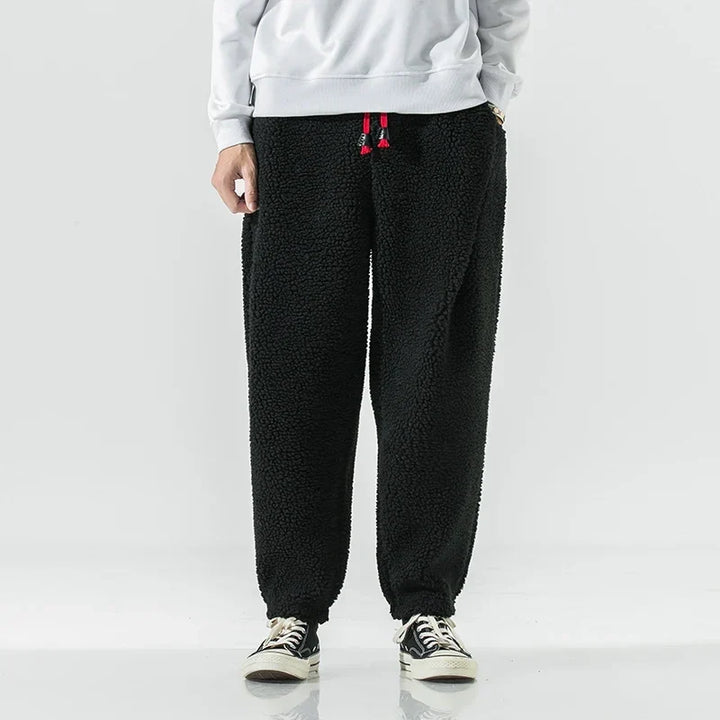 Men’s sweatpants with drawstring and pockets