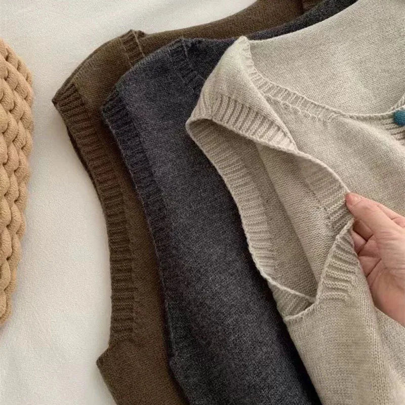 THE MARIBEL | KNITTED VEST WITH COLOR BUTTONS
