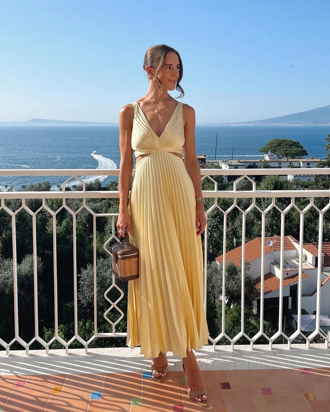 Sarai - Trendy Solid Color V-Neck Maxi Dress