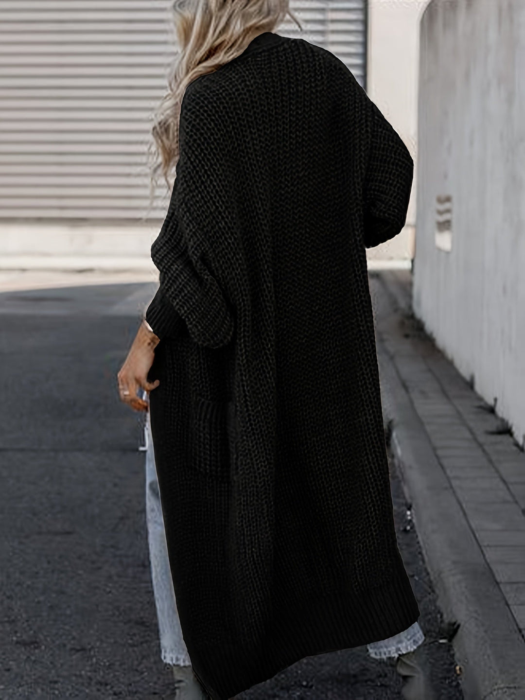 Women’s maxi cardigan with long sleeves and pockets
