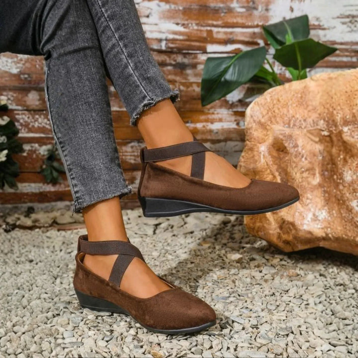 Closed-toe wedge ballet flats