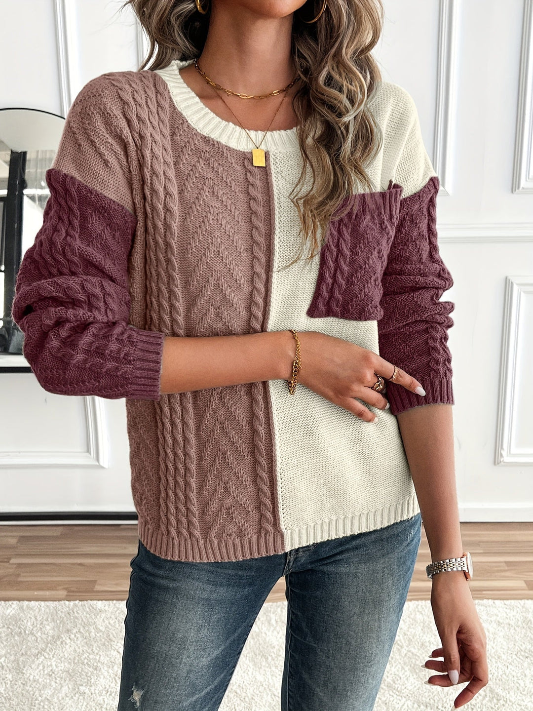 Delia | Women's crew-neck pullover with pocket