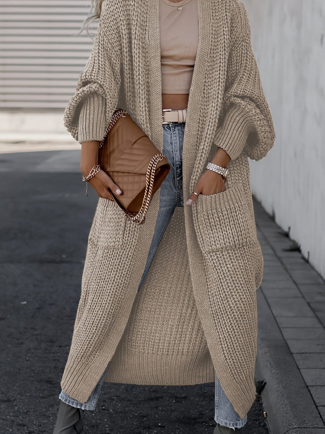 Women’s maxi cardigan with long sleeves and pockets
