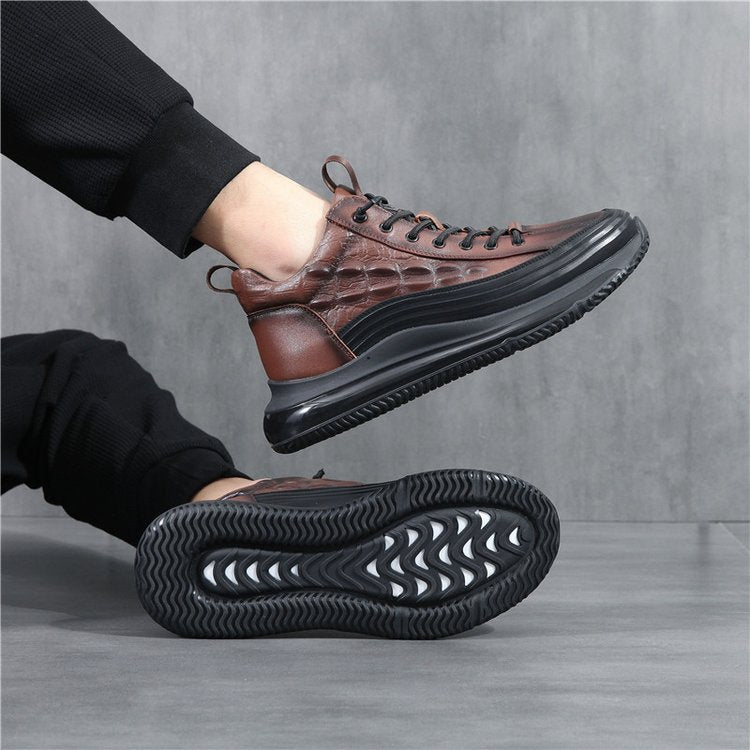 Men’s sneakers with crocodile embossing and laces
