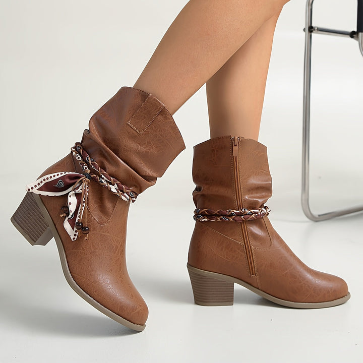 Idunn | Women’s ankle boots in textured leather with a Western-style wrap detail