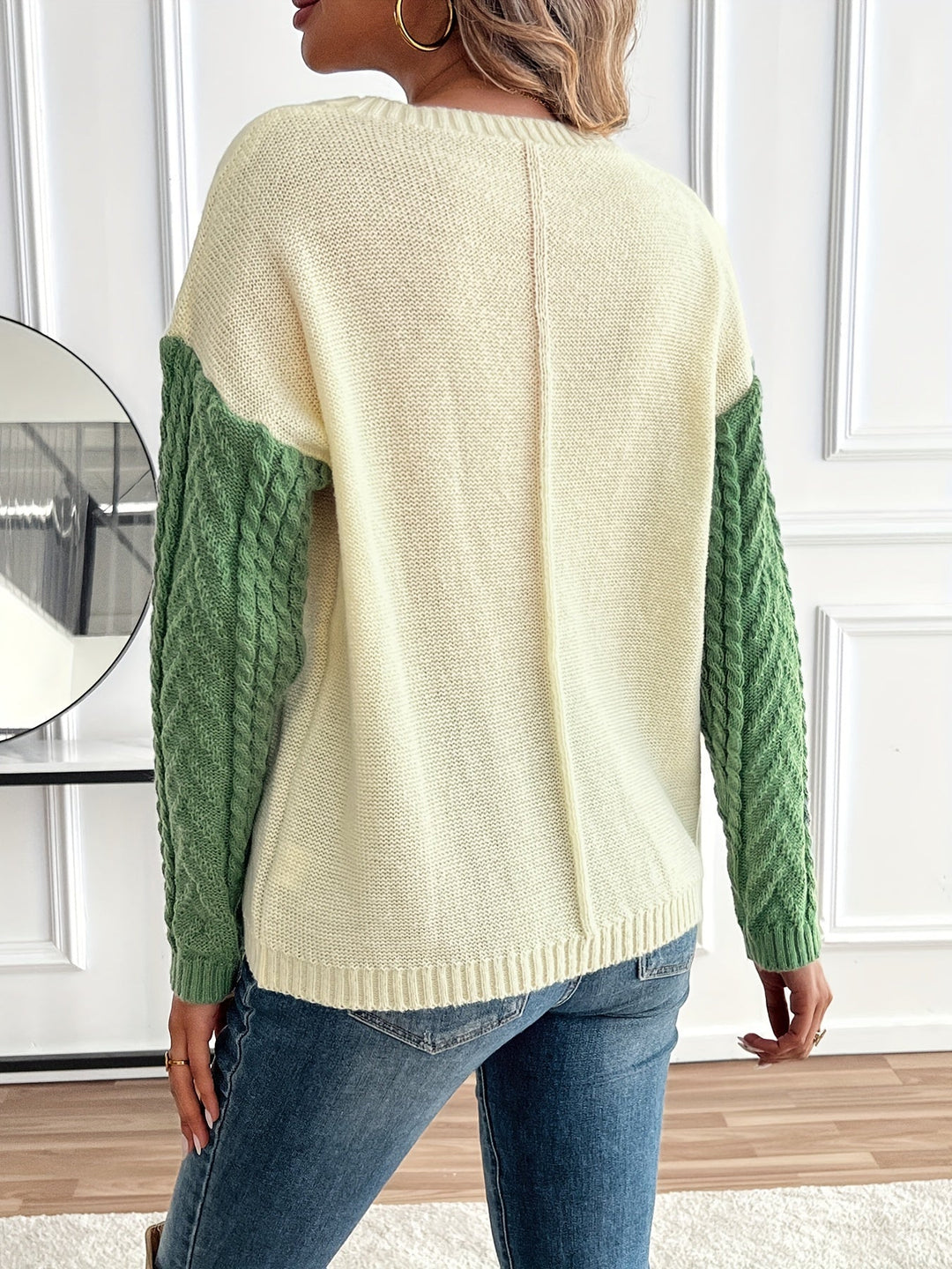 Delia | Women's crew-neck pullover with pocket