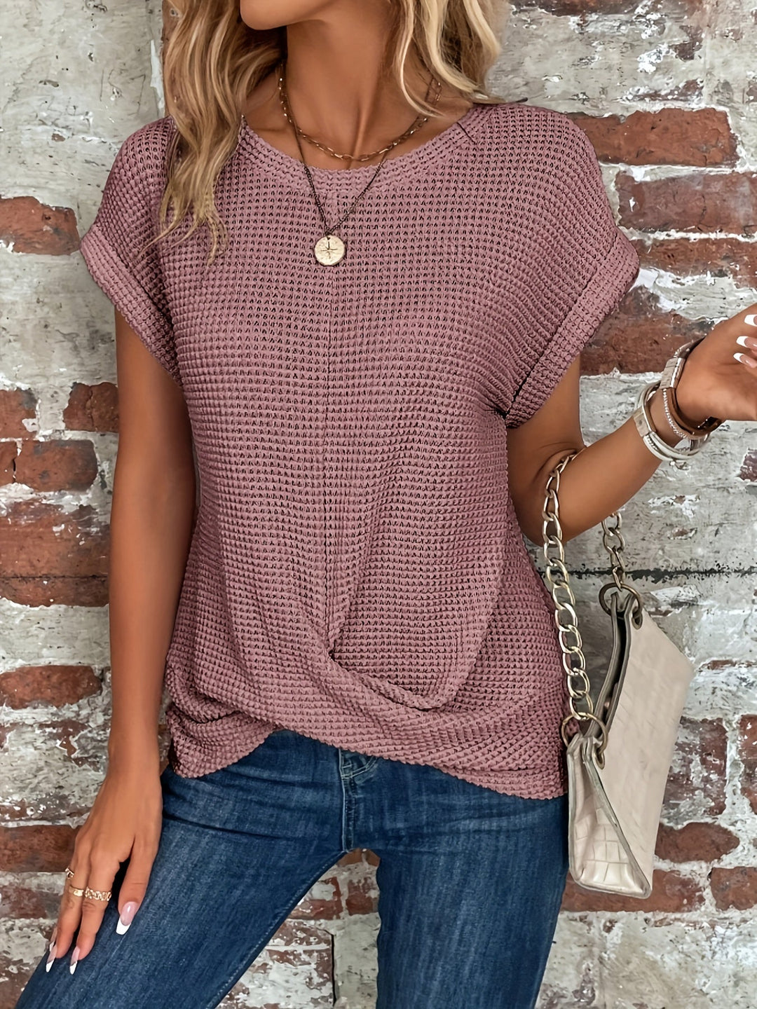 Lina - Classic short-sleeved women's top