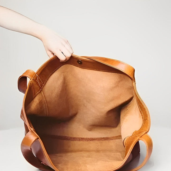 Brynfrid | Classic Handbag with Ample Space