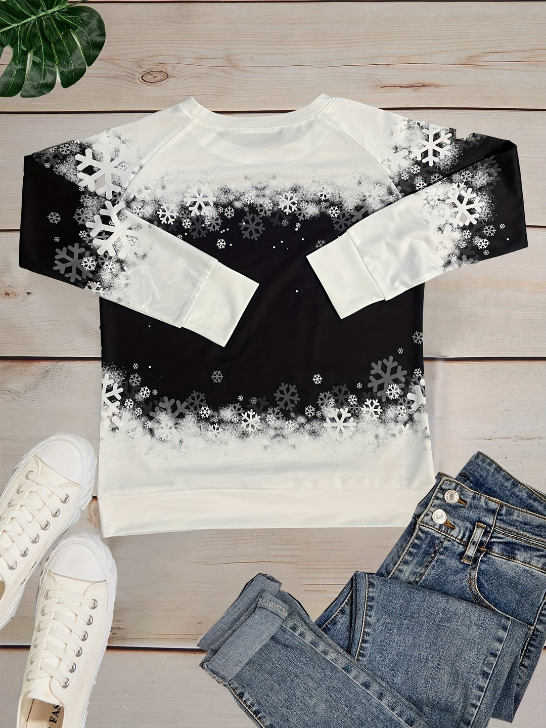 Nele - Warm Winter Top With Snow Cat Print