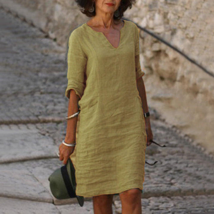Lola - Casual V-Neck Dress