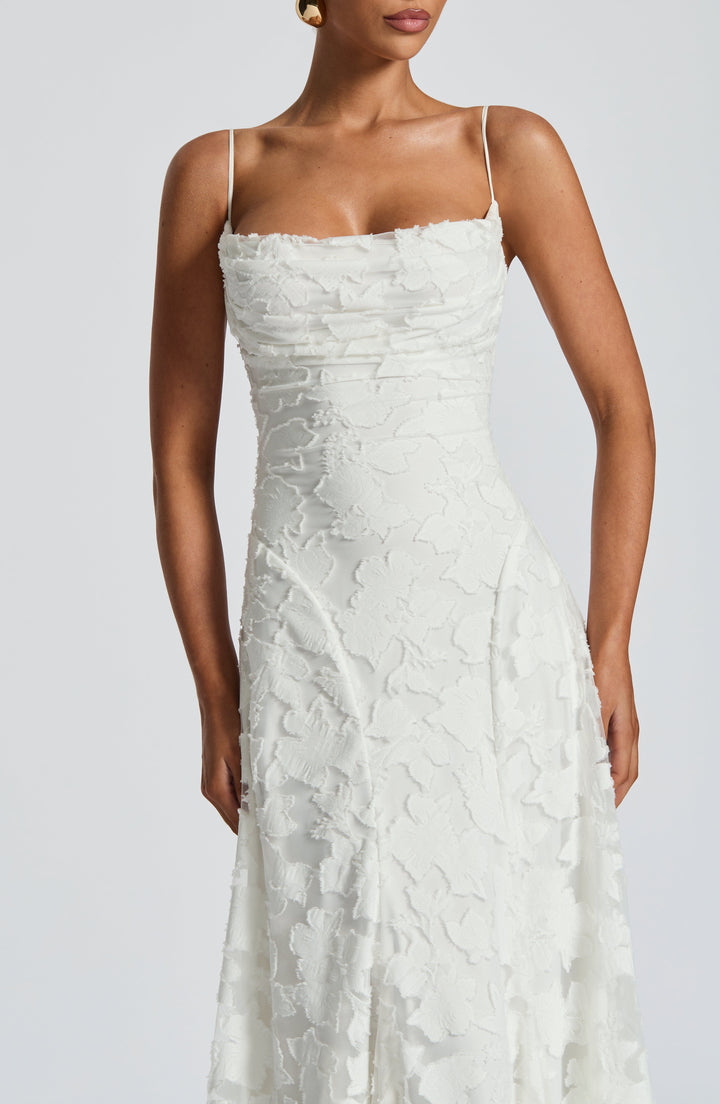 Lucina | Elegant maxi dress with timeless sophistication