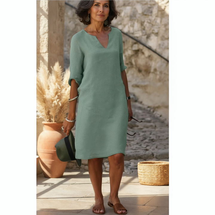 Lola - Casual V-Neck Dress