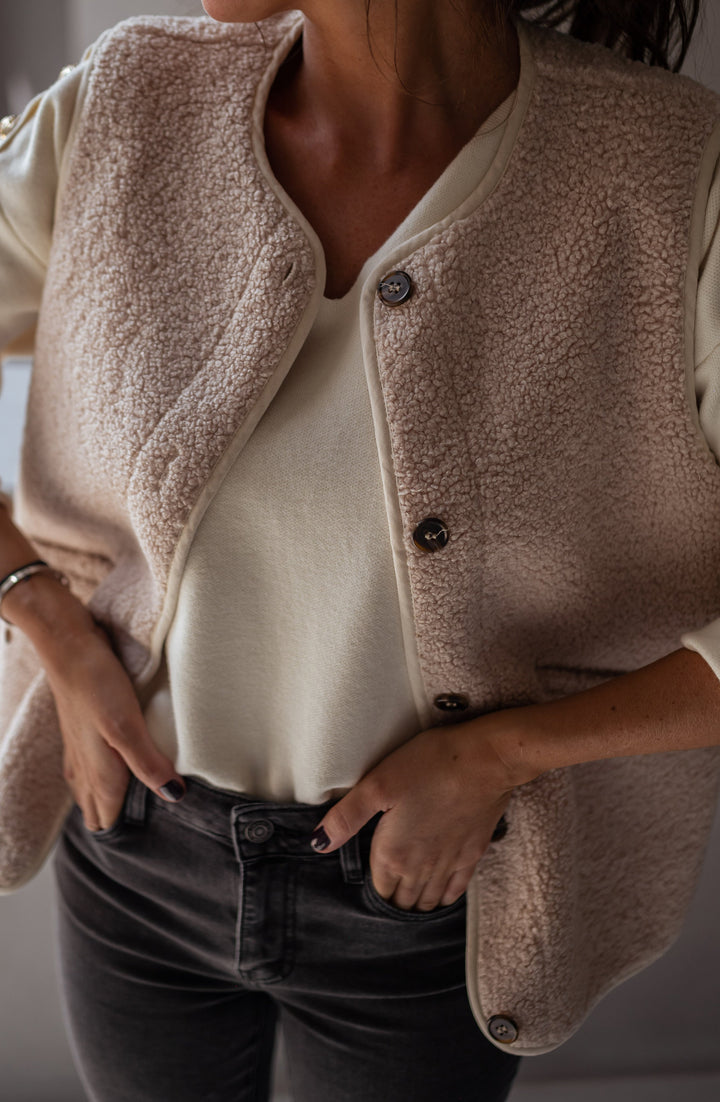 Nerina | Damen Rundhalsweste mit Taschen und Knöpfen