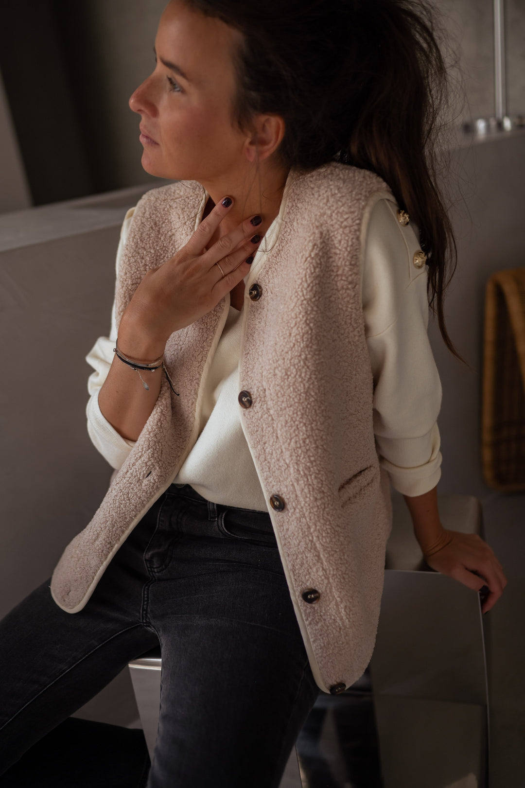 Nerina | Damen Rundhalsweste mit Taschen und Knöpfen