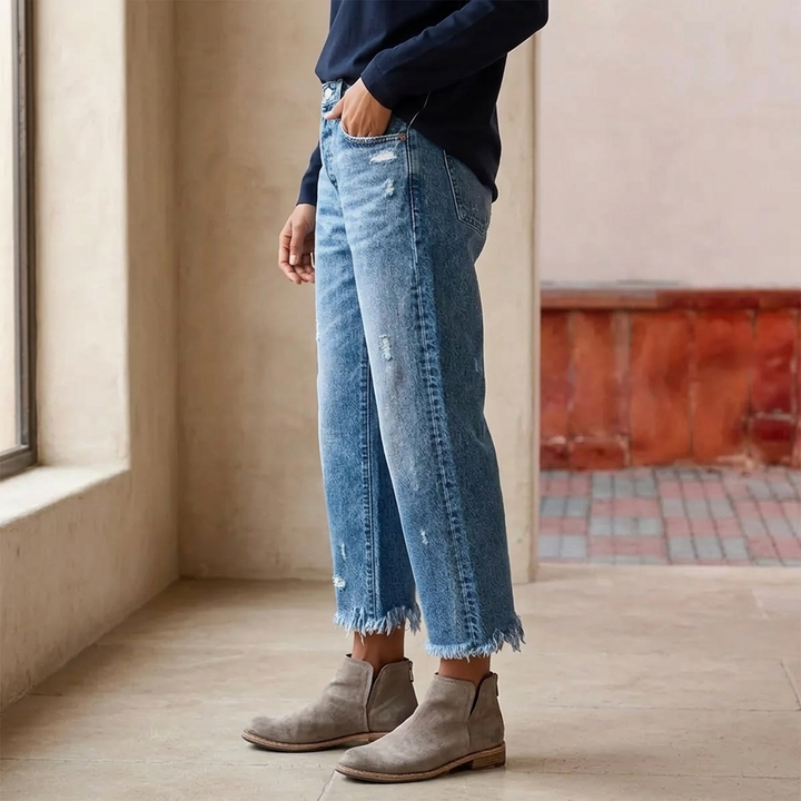 Vivara™ – Vintage-inspired, cropped straight-leg jeans with fringe