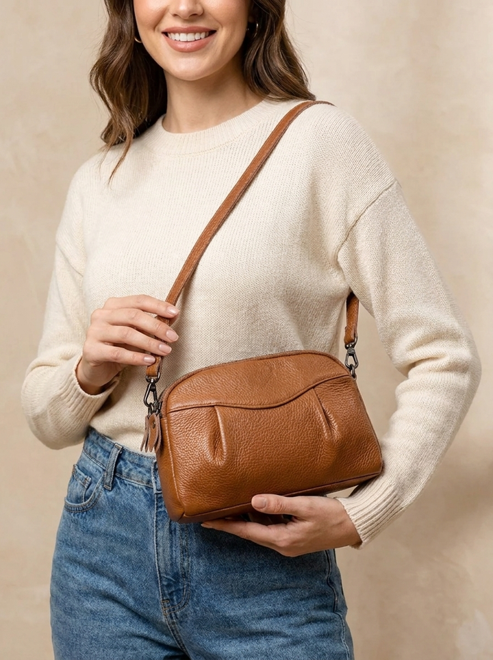 Finbjørg | Small and versatile bag in a golden cognac shade