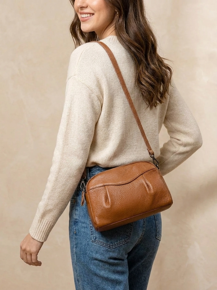 Finbjørg | Small and versatile bag in a golden cognac shade
