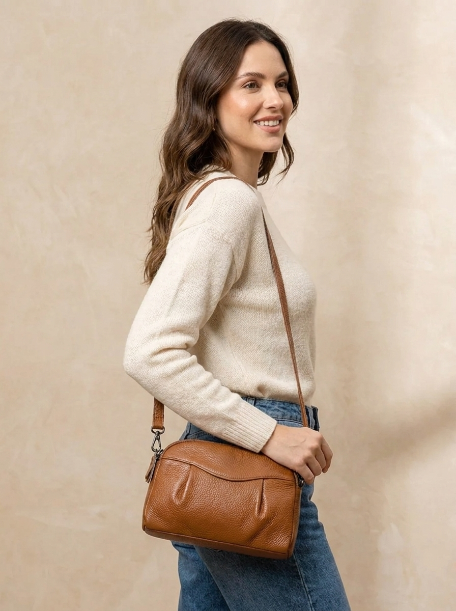 Finbjørg | Small and versatile bag in a golden cognac shade