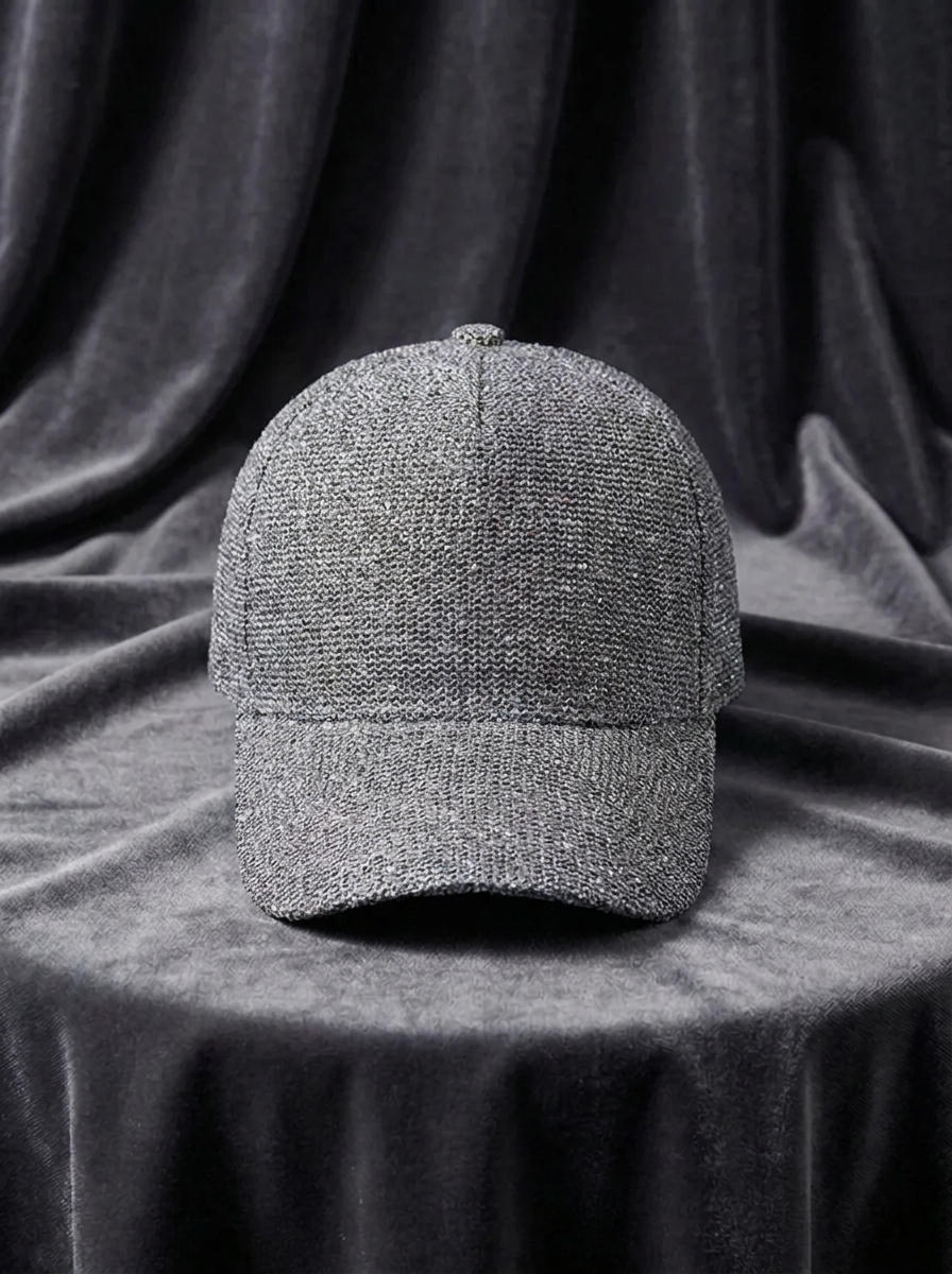 Women's baseball cap with mesh structure and sequins
