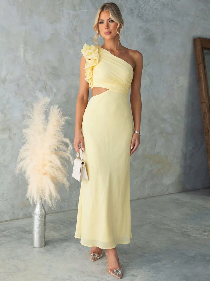 Women's maxi dress with one shoulder strap and ruffle