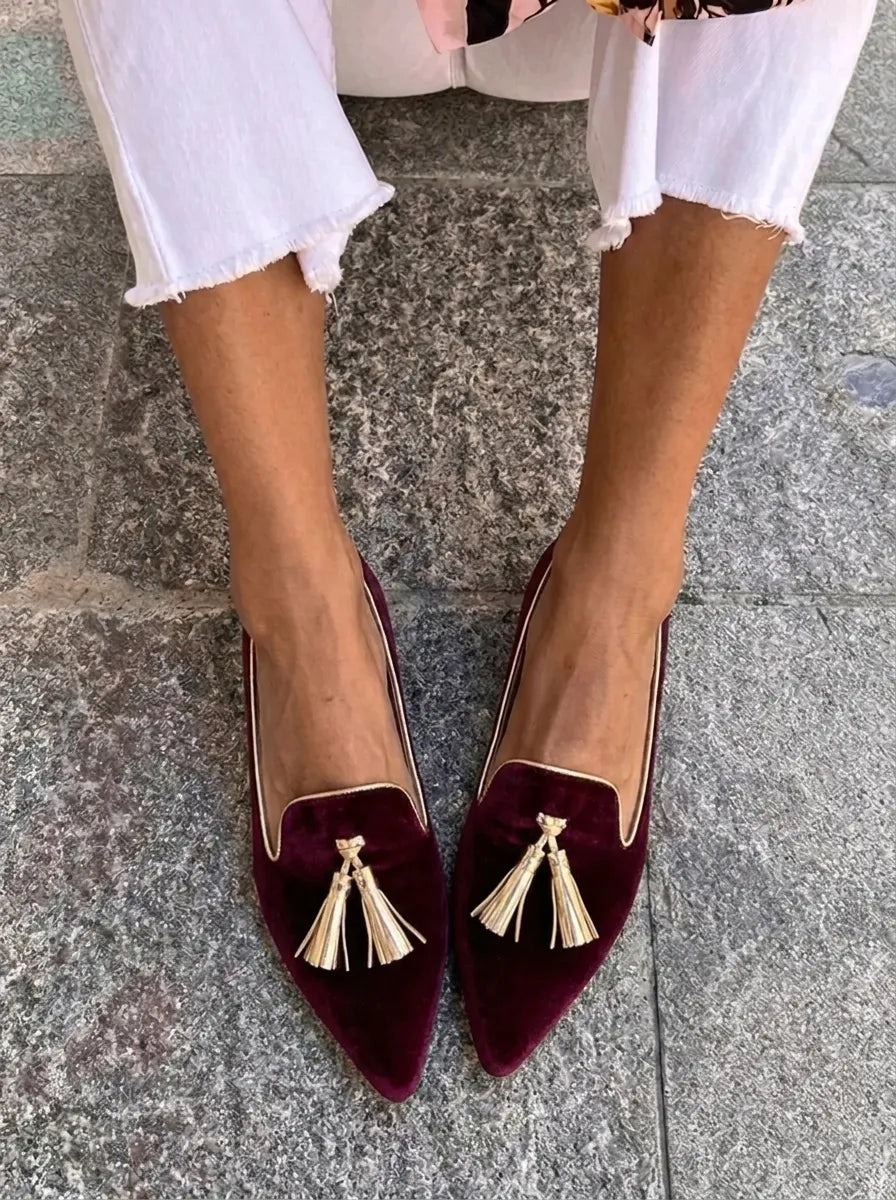 LOAFER WITH ELEGANT TASSeLS