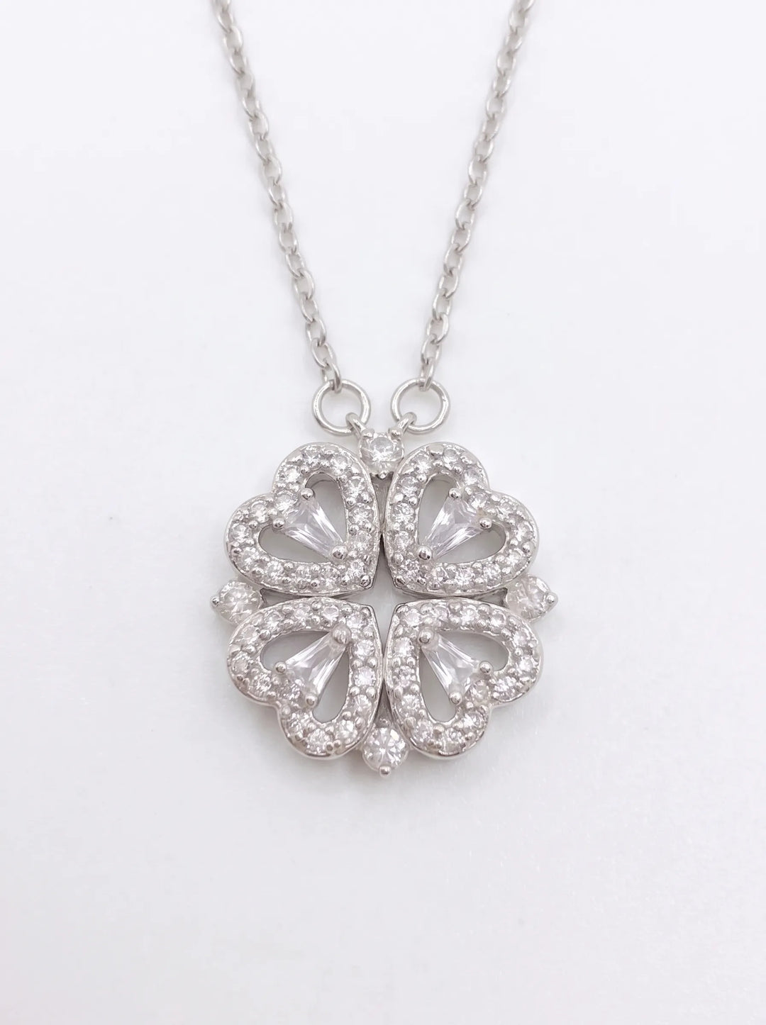 Clara - Timeless Clover Necklace