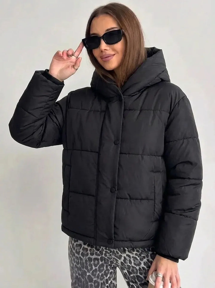 Women's oversized quilted jacket with a hood and integrated pockets