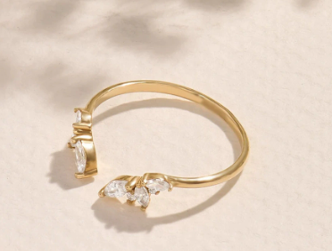 Noelia - Golden Crystal Glass Ring