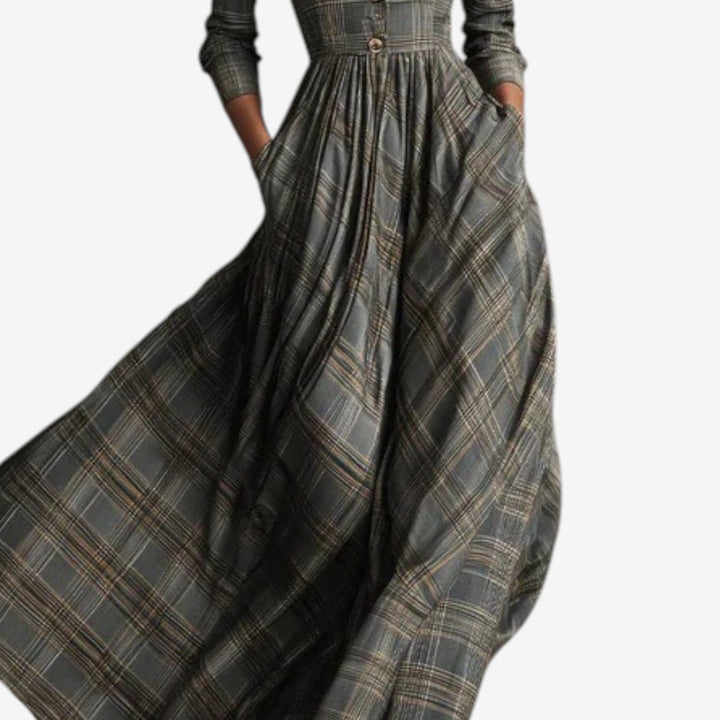 Laila™ Chic Plaid Robe