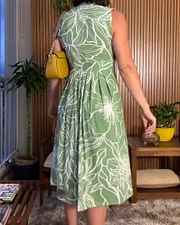 Damen Ärmelloses Blumenv-Ausschnitt Kleid in Knielänge