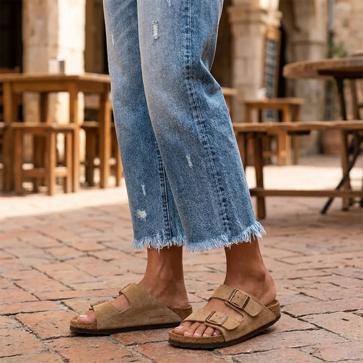 Vivara™ – Vintage-inspired, cropped straight-leg jeans with fringe