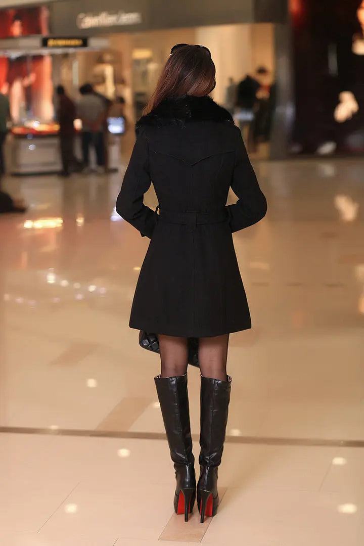 Women's winter coat with buttons and pockets