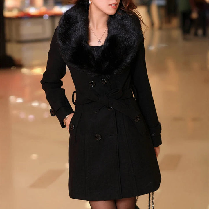 Women's winter coat with buttons and pockets