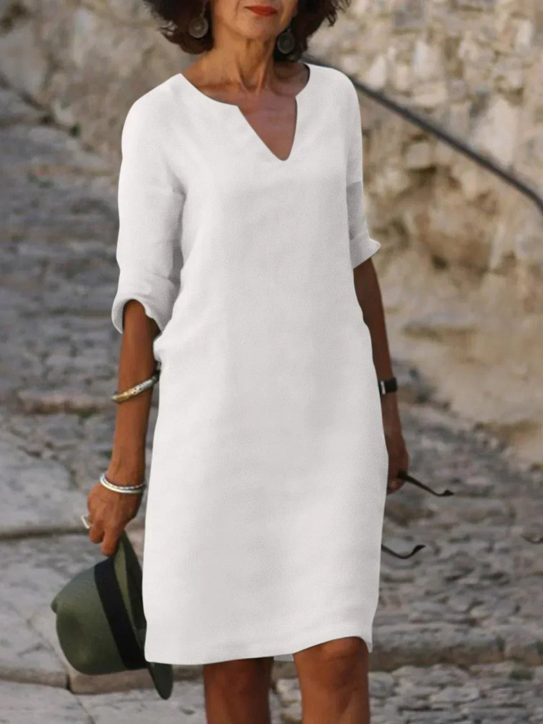 Lola - Casual V-Neck Dress