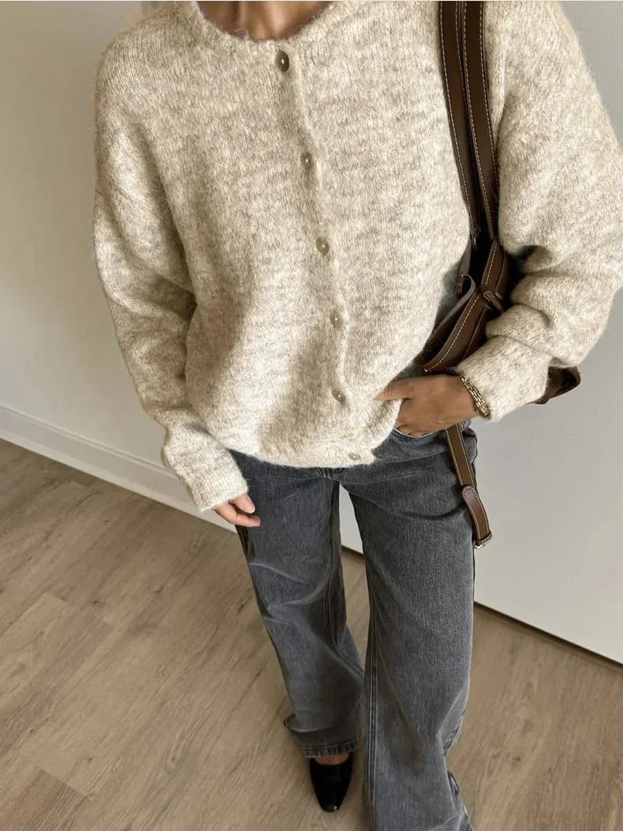 Women's crew-neck cardigan with long sleeves and buttons