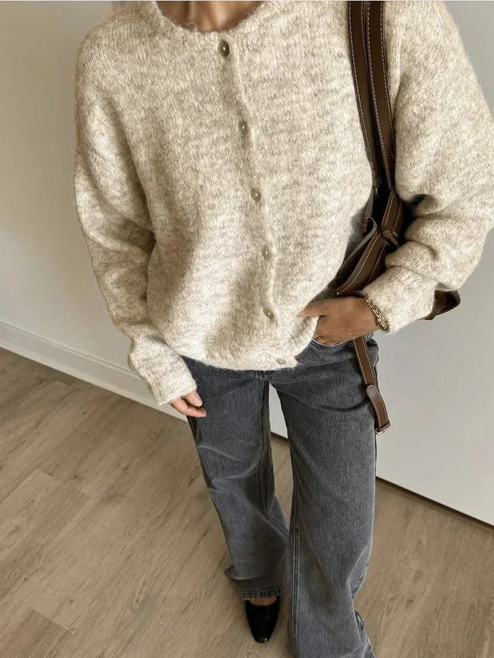 Women's crew-neck cardigan with long sleeves and buttons