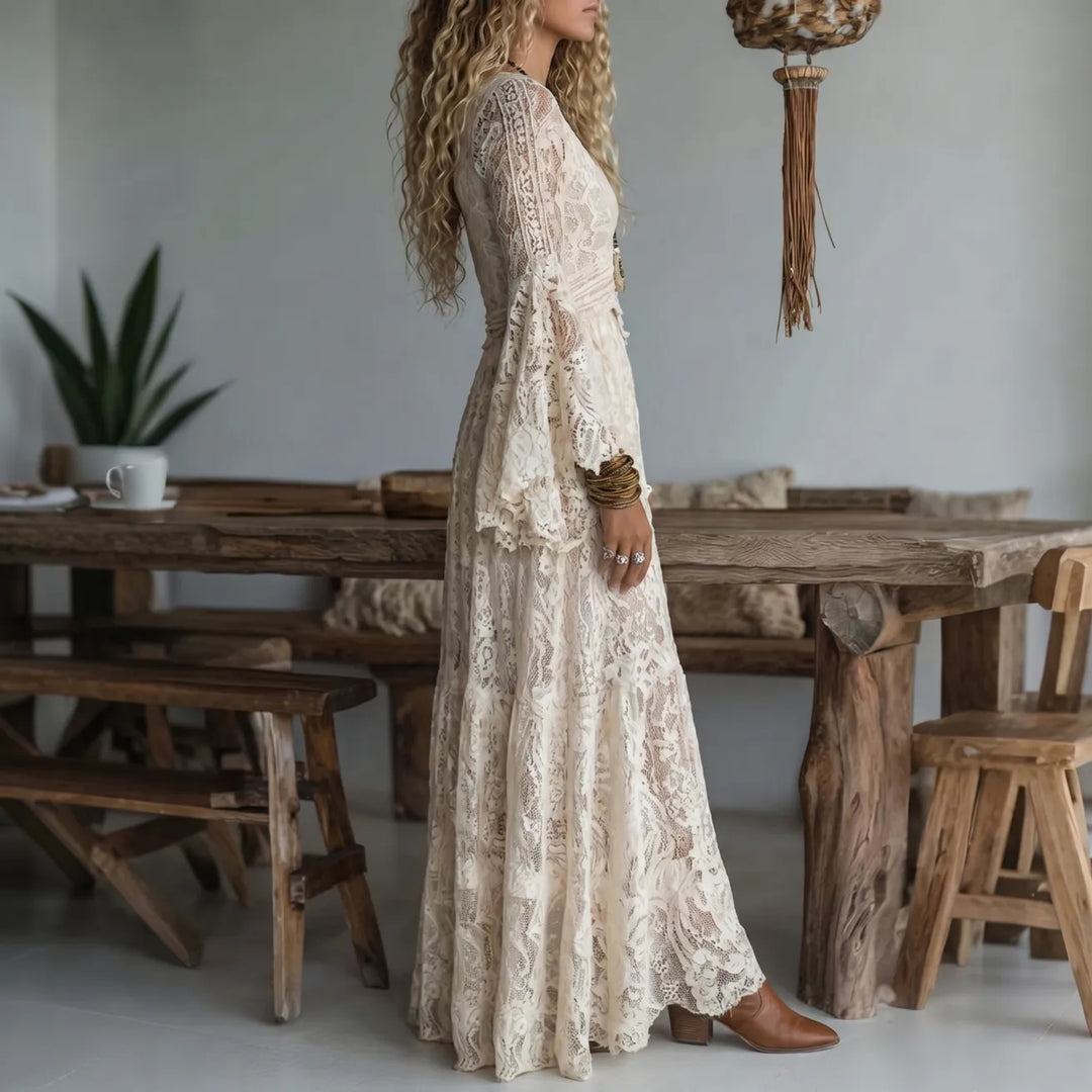 Noelene | Damen Maxikleid mit langen Ärmeln und Spitze im V-Ausschnitt