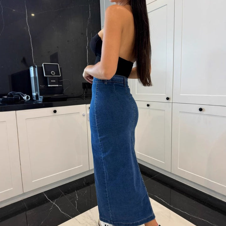 Chiara | Fashionable, figure-hugging denim skirt