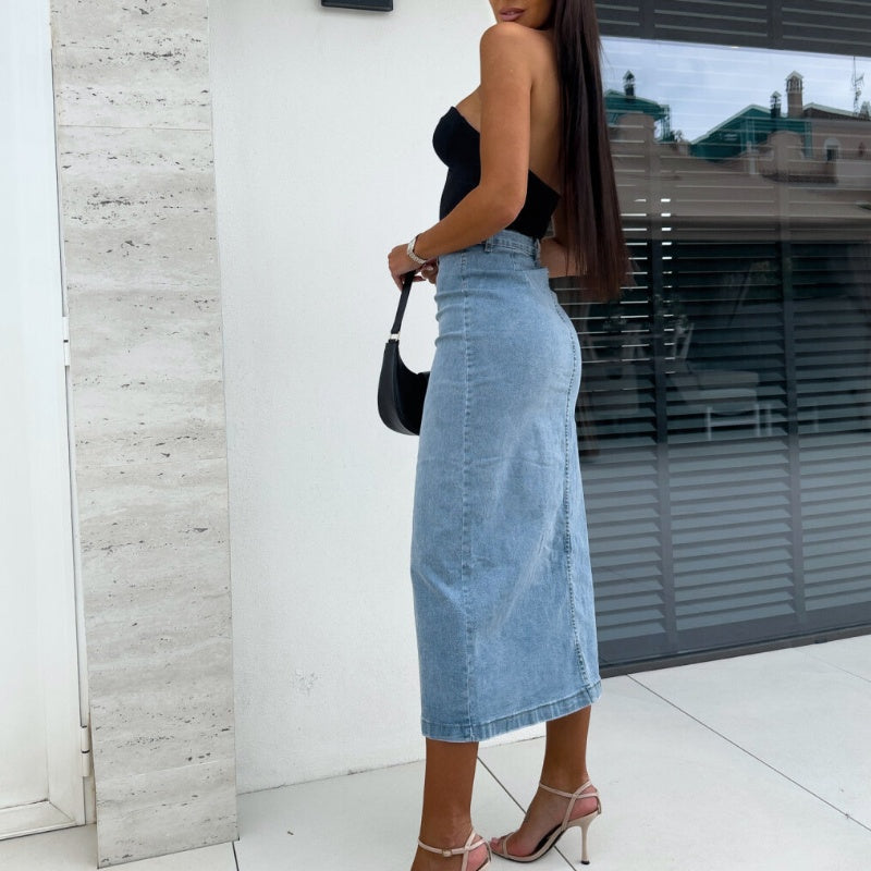 Chiara | Fashionable, figure-hugging denim skirt