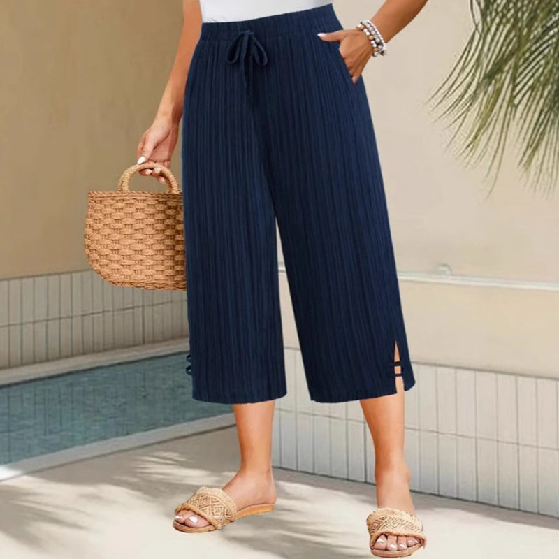 Women's wide-leg capri pants with practical pockets