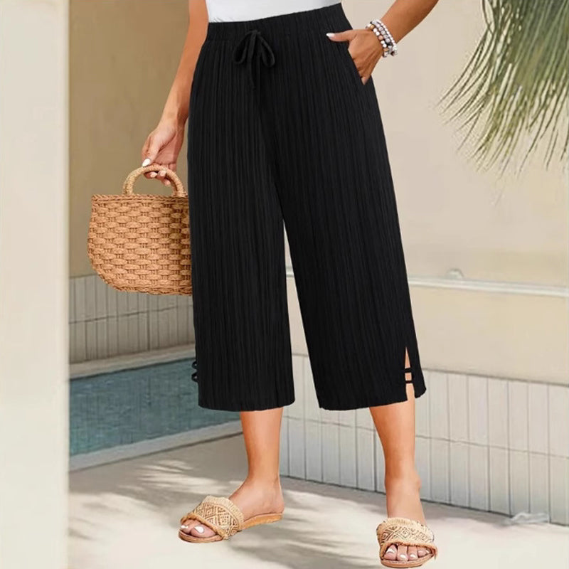 Women's wide-leg capri pants with practical pockets