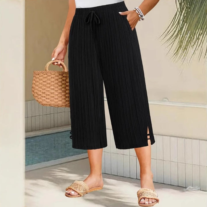 Women's wide-leg capri pants with practical pockets