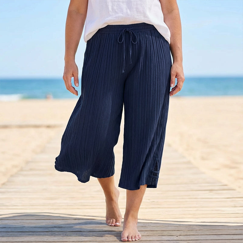 Women's wide-leg capri pants with practical pockets