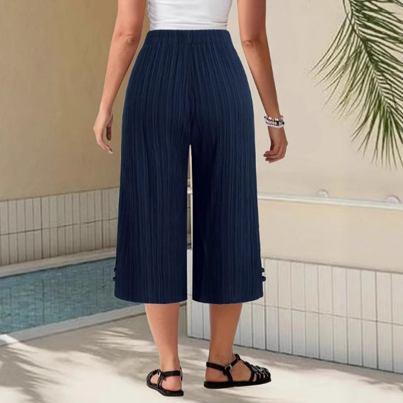 Women's wide-leg capri pants with practical pockets