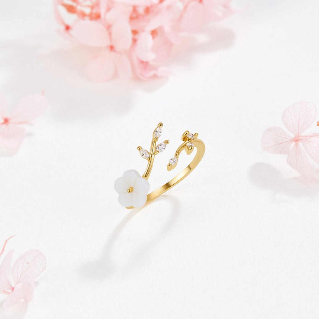 Estela - Ring with White Flowers